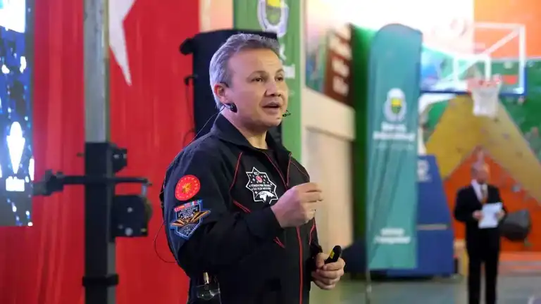 İlk Astronotumuz Gezeravcı, İnegöl'de Öğrencilerle Buluştu